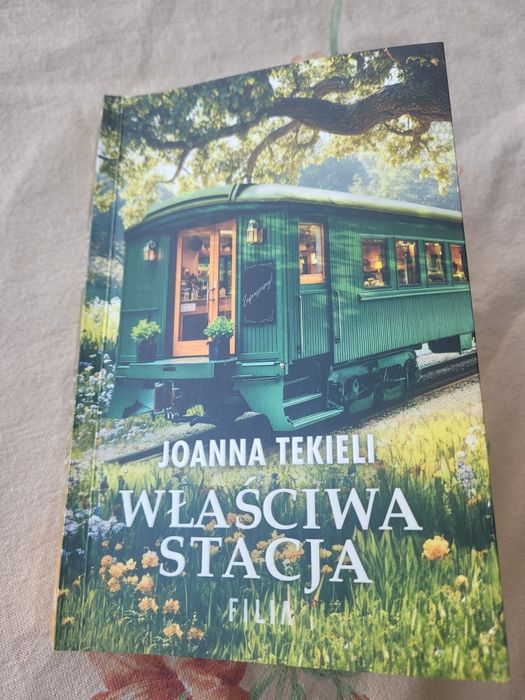 Właściwa stacja - Joanna Tekieli