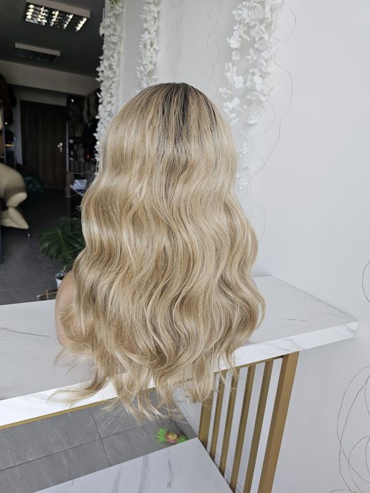 Peruka Sabrina włosy premium ludzki przedziałek fale mix blond naturalny efek