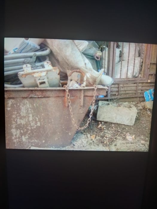 Строительная бадья , корыто , ёмкость .