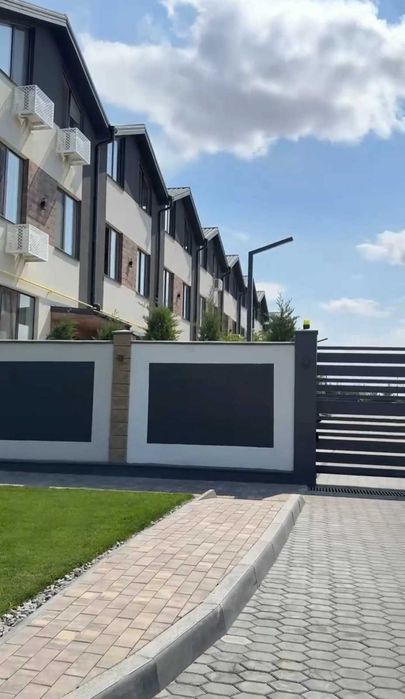 Готовий таунхаус в Авангарді. Три поверхи. Будинок за ціною квартири.