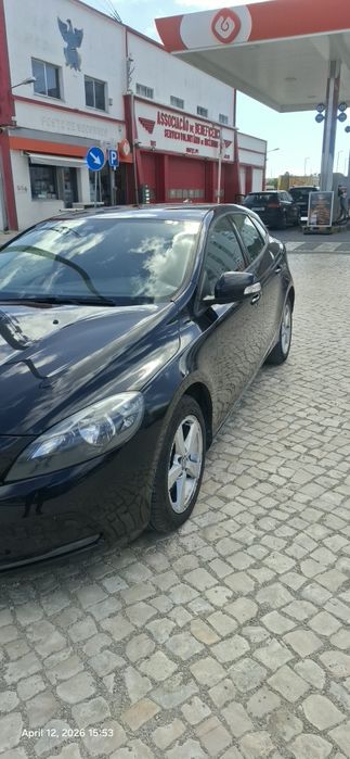 “Volvo V40 D2 | Revisões em dia, super económico | Impecável.