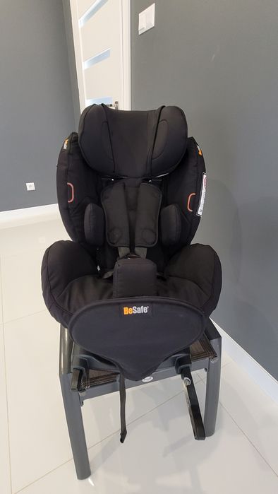 Fotelik samochodowy specjalistyczny BeSafe iZi COMBI X4 do 18 kg.