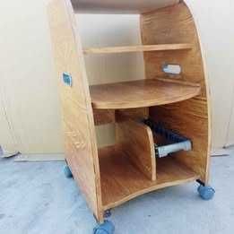 Mesinha de Cabeceira / Móvel de Apoio com Acabamento Feito à Mão