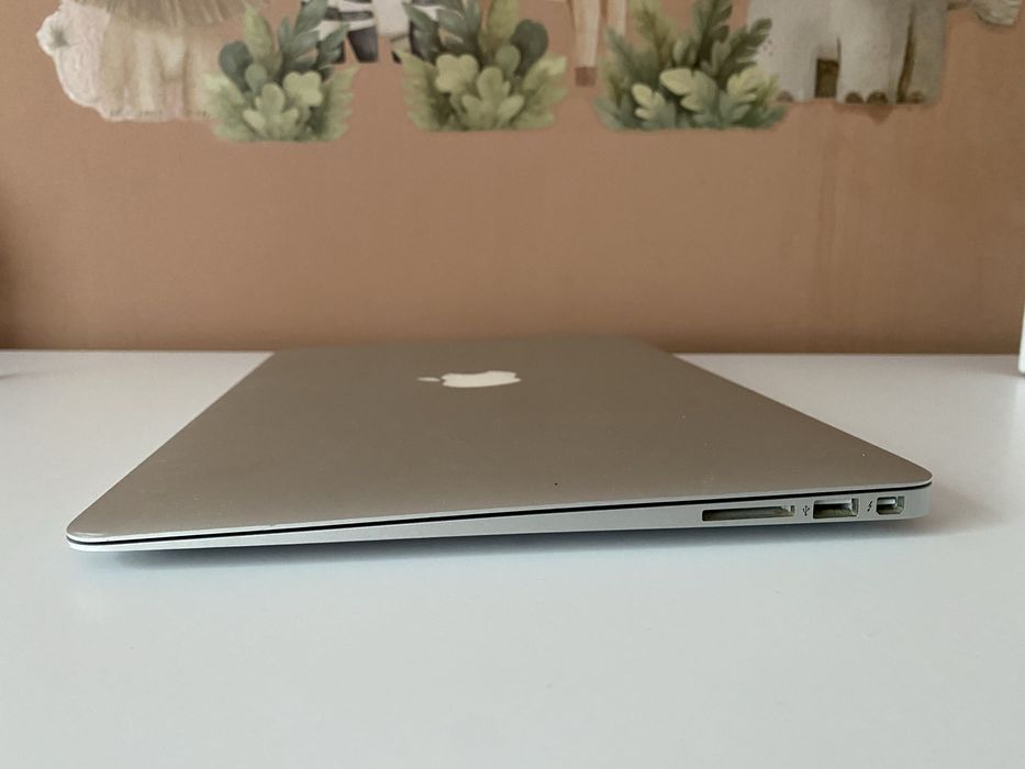 MacBook Air 13.3 (2017), 8/128