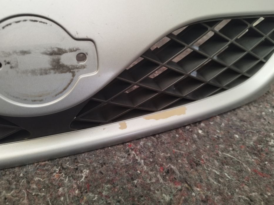 Grelha frontal Nissan Almera N15