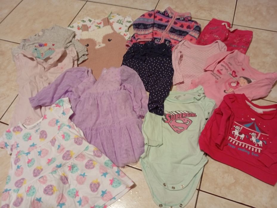 Paka ubranek dla dziewczynki, rozmiar 62/68 plus dodatki