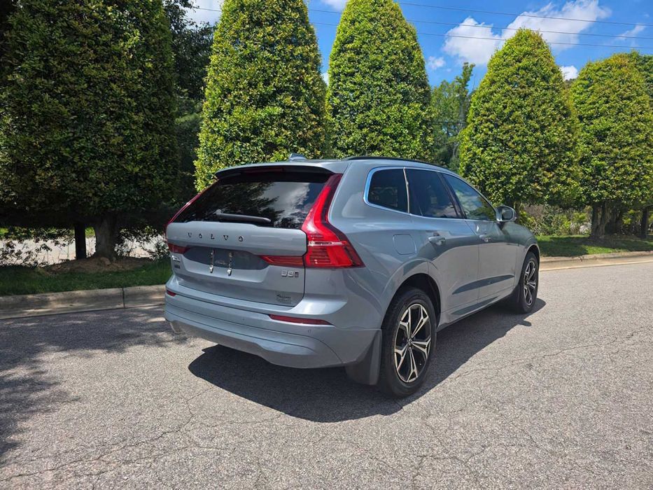 Volvo XC60 B5 Momentum      2022
