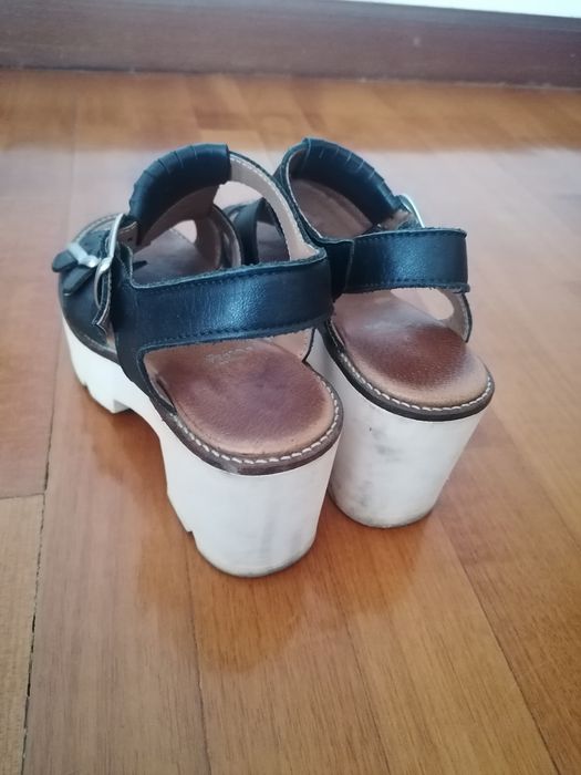 Sandália preta confortável