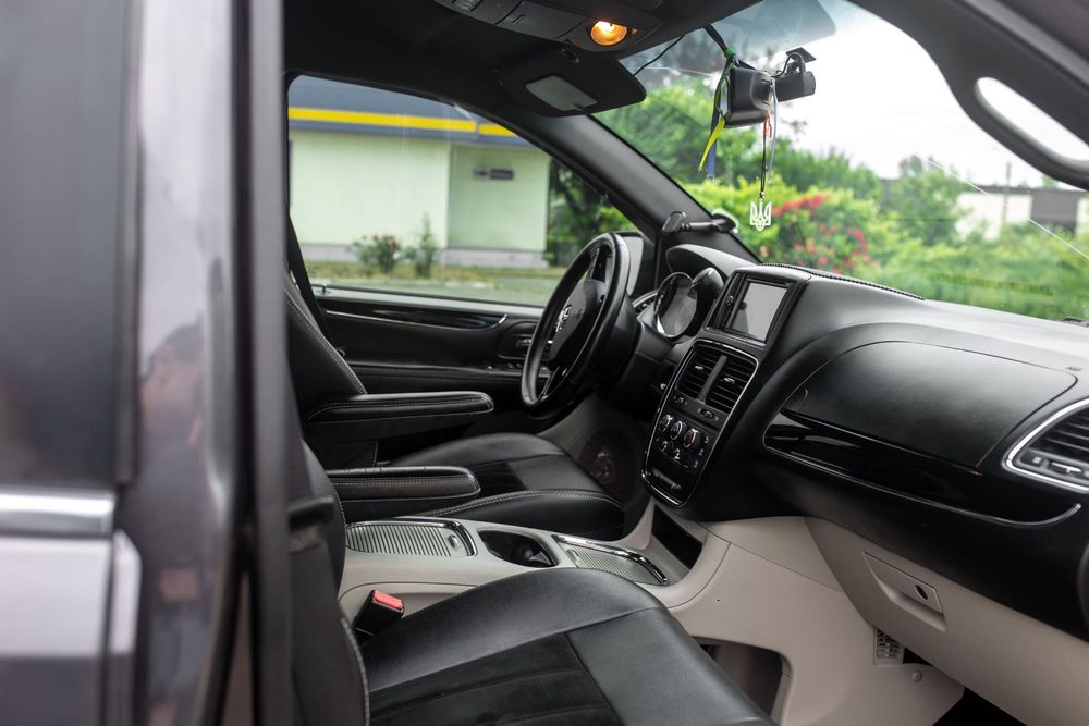 Продам Dodge Grand Caravan
