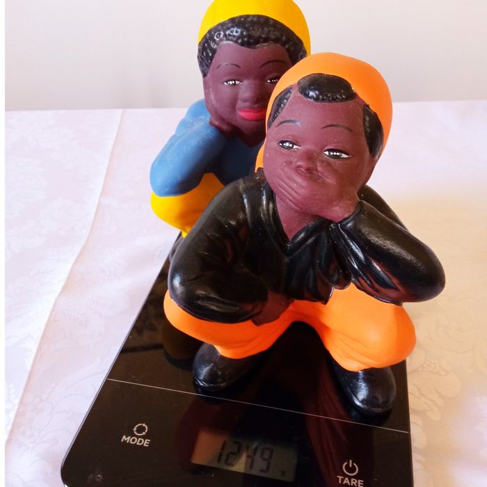 Conjunto de 2 bonecos figuras em argila