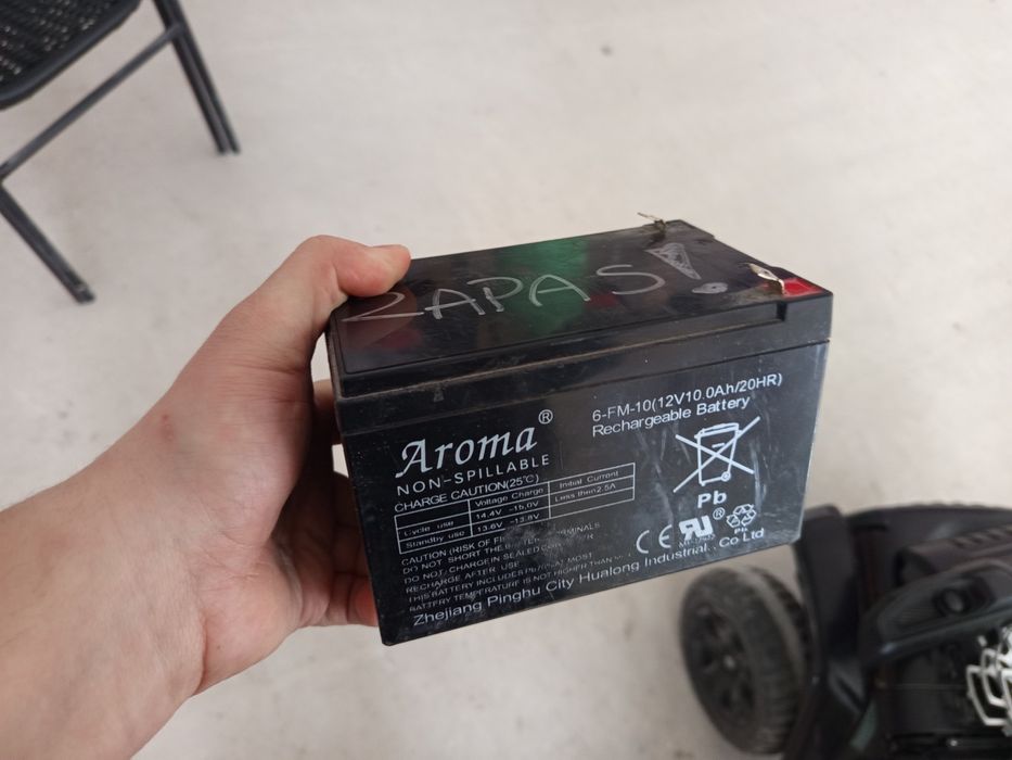 Autko elektryczne Jeep Wrangler Rubicon dla dzieci - uszkodzone