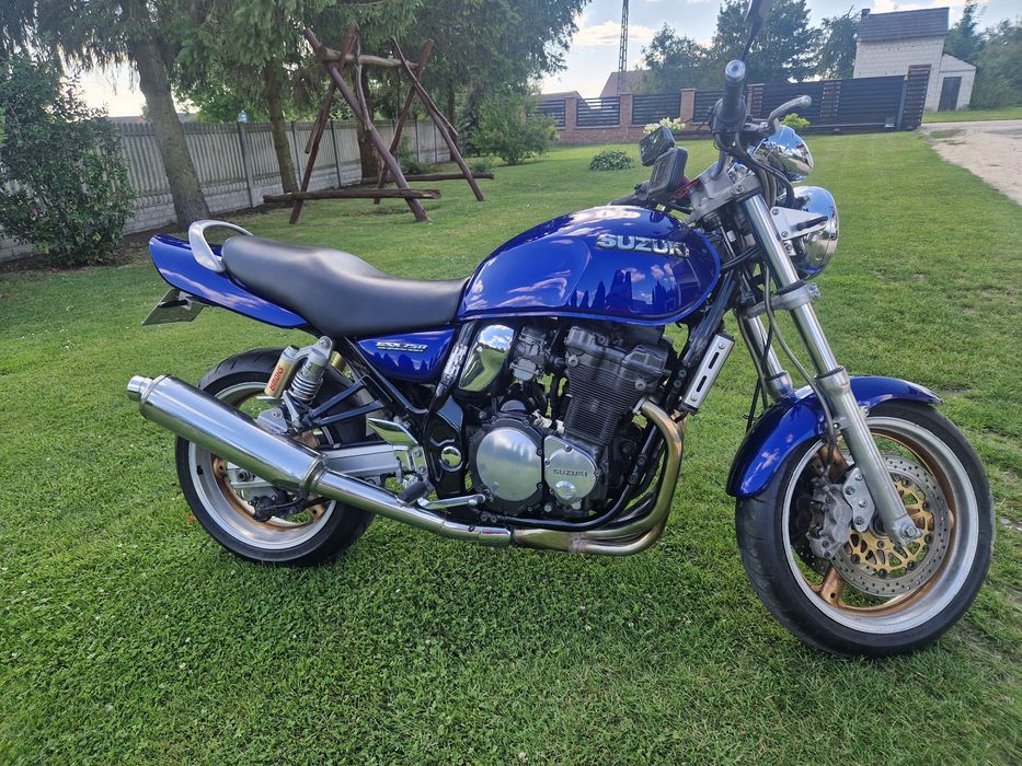 SUZUKI GSX 750 inazuma
