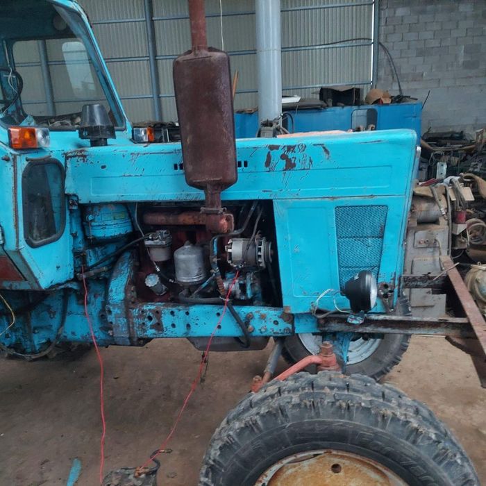 Трактор МТЗ -80 .