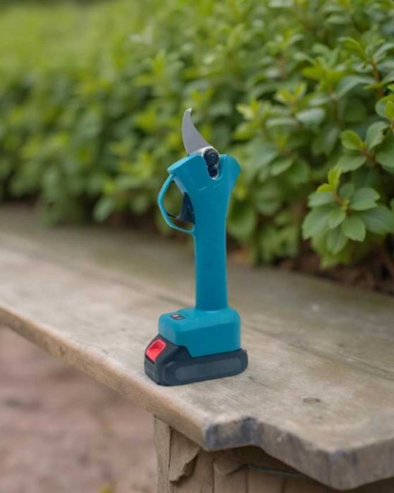 Акумуляторний секатор садовий 24v з 2 батареями в кейсі для дерев