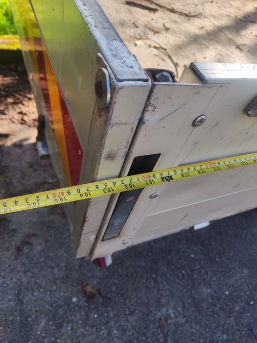 Caixa em alumínio, fundo em contraplacado marítimo,