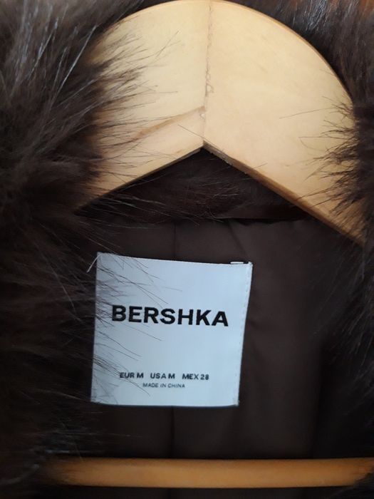 Casaco pêlo castanho da Bershka