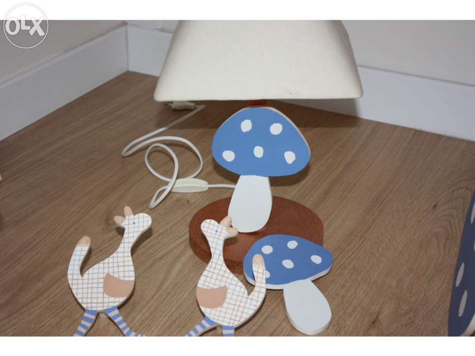 Vendo conjunto criança de cortinados, quadros, candeeiro, abajour e su