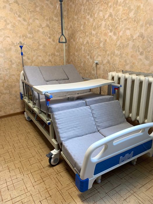 Медичне ліжко з туалетом MED1, функціональне для лежачих хворих, підйом спинки, переворот, до 260 кг