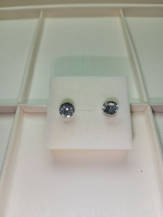 Srebrne kolczyki na sztyfty 925 z białą cyrkonią piękne