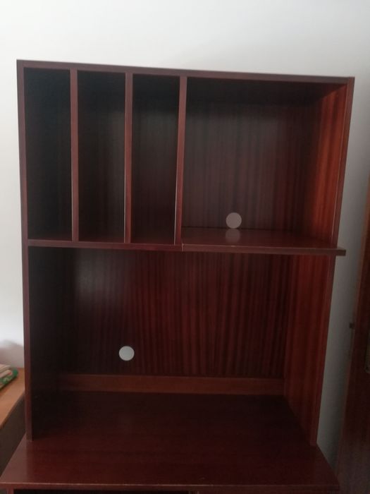 Secretária e estante