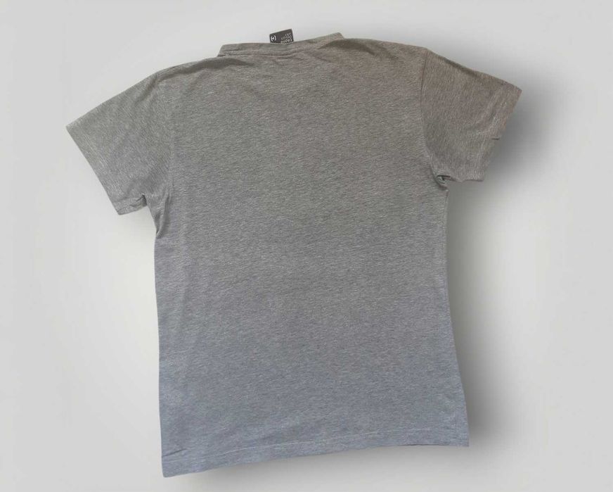 Szary T-shirt Cropp z Kolekcji “Design Unit”
