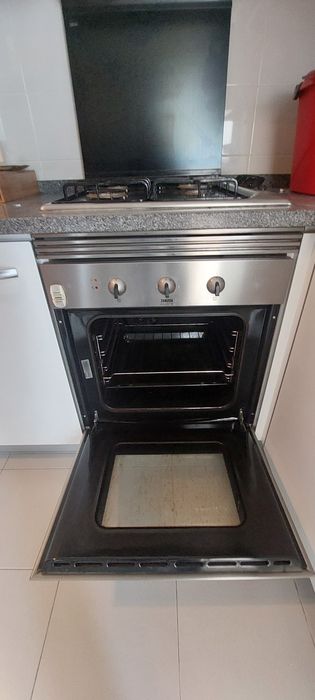 Fogão placac a gas e forno elétrico