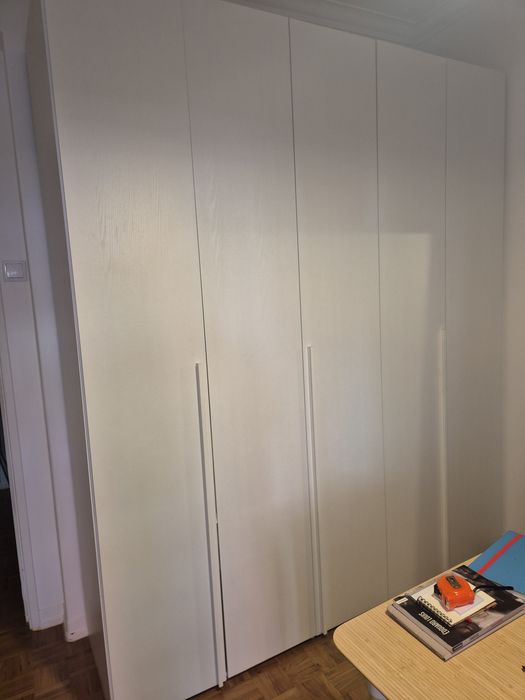 Roupeiro MDF branco, 5 portas batentes