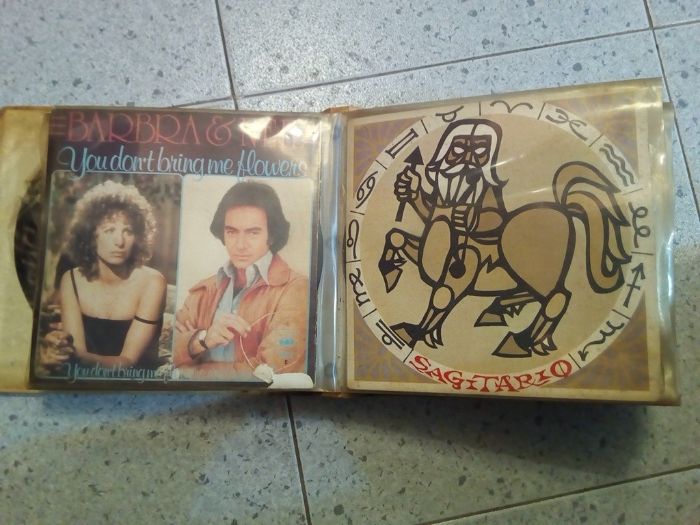 Álbum com 35 singles em vinil