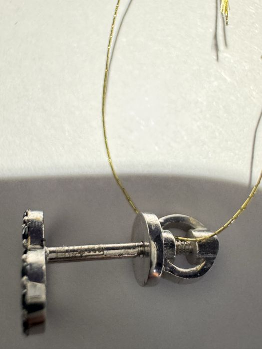 Золотые серьги пусеты с бриллиантами