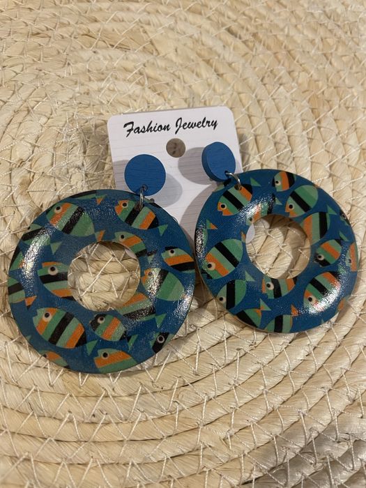 Lekkie Kolczyki Drewniane – Kolorowe Rybki