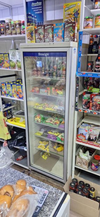 Холодильник та вітрини для магазину