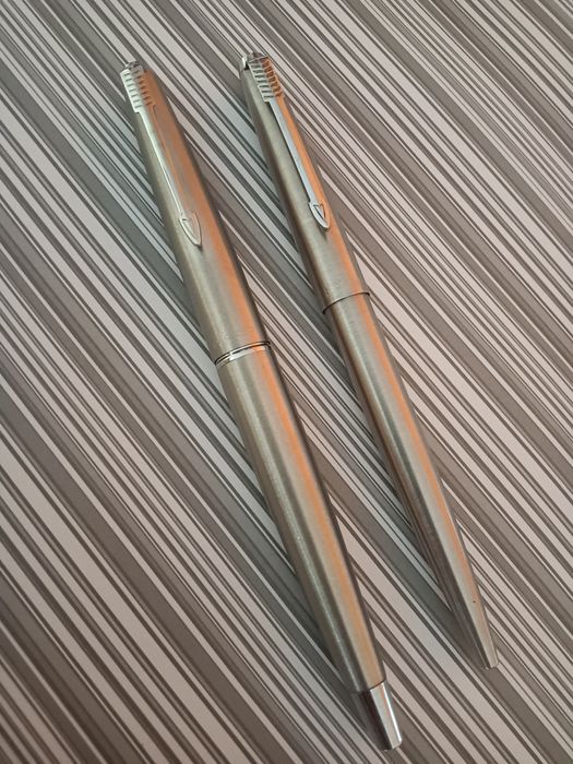 Caneta e esferográfica Parker 45 em inox