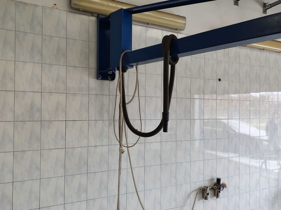 Wynajmę pomieszczenie 55 m² z podniośnikiem - Więcej