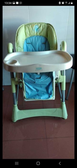 Cadeira de refeição de bebé