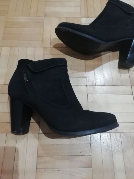 Sprzedam botki czarne r 36