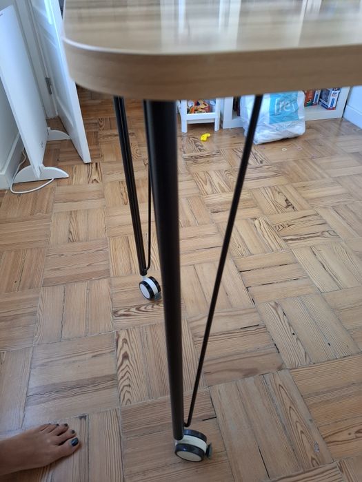 Mesa de Escritório/Computador com Rodas – 120 × 60 cm – Excelente Estado