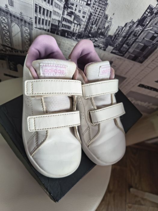 Кросівки дівчачі Adidas (27 розмір)