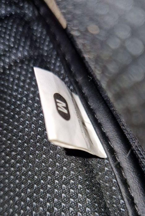 Capacete FUJIMAE sparring c/ barra de ferro (Preto e Dourado, Tam. M)