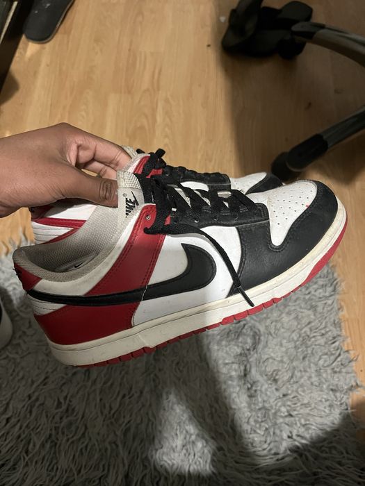 Tenis nike vermelho preto e branco numero 39