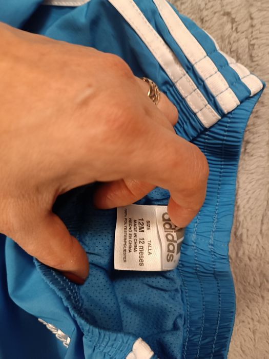 Dres dziecięcy firmy Adidas 12 mcy