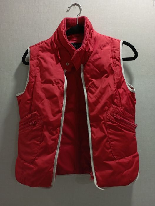 Червона  жилетка