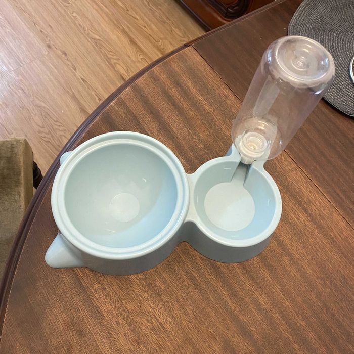 Pote de água e ração