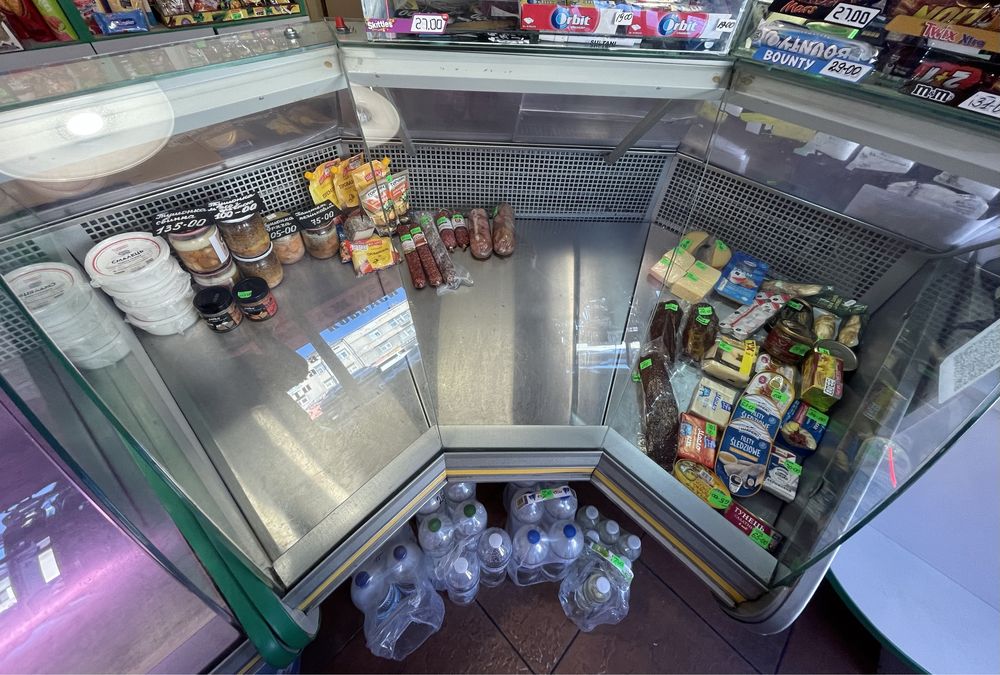 Вітрина кутова Технохолод