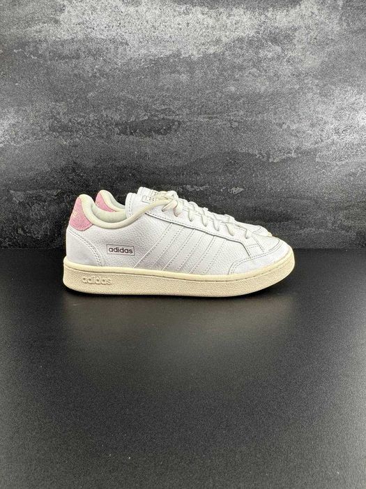 Шкіряні кросівки Adidas Grand Court SE (40)