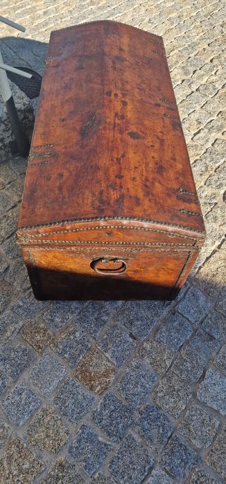 Baú  muito antigo restaurado