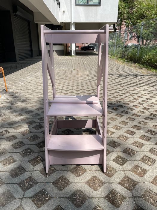 Kitchen Helper / Pomocnik kuchenny Montessori MOMIKI – różowy