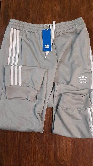 Calças adidas (M) novo original