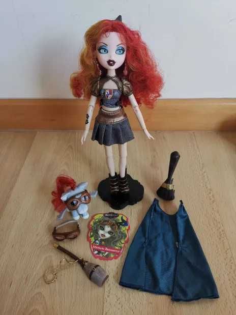 Boneca coleção Bratzillaz - Meygana Broomstix (com o pet Wingzy!)