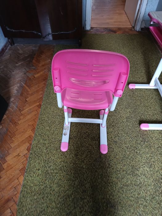 Парта детская, розовая.