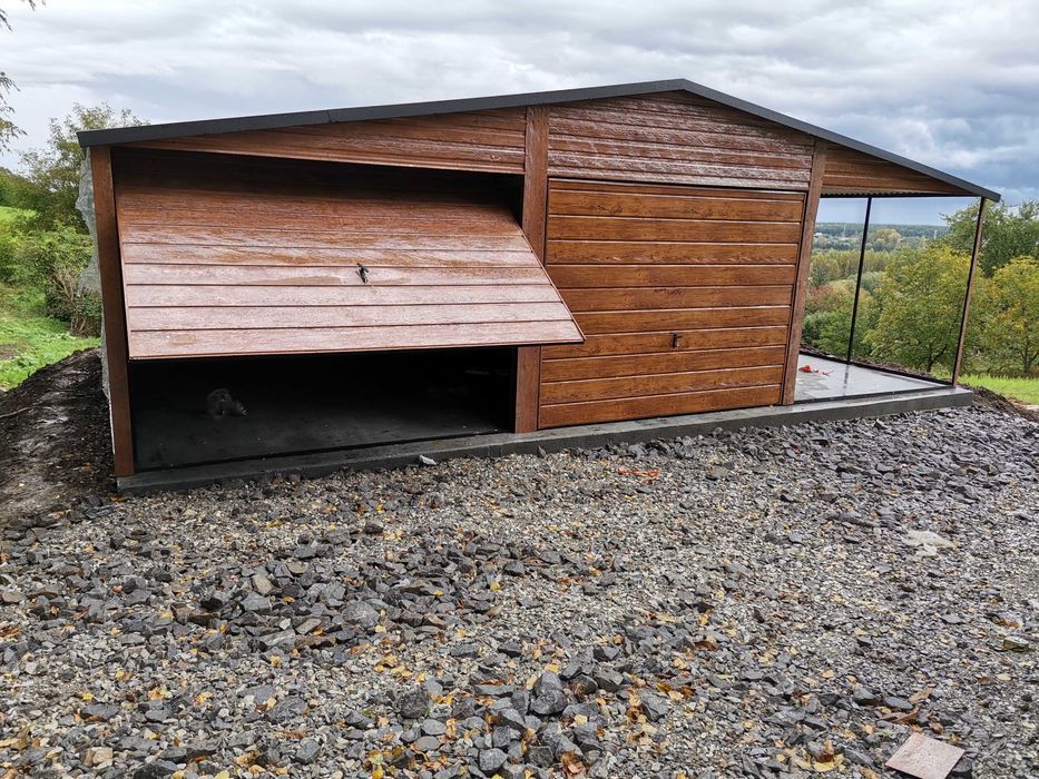 Nowoczesny Garaż Grafit z Wiatą w CENIE